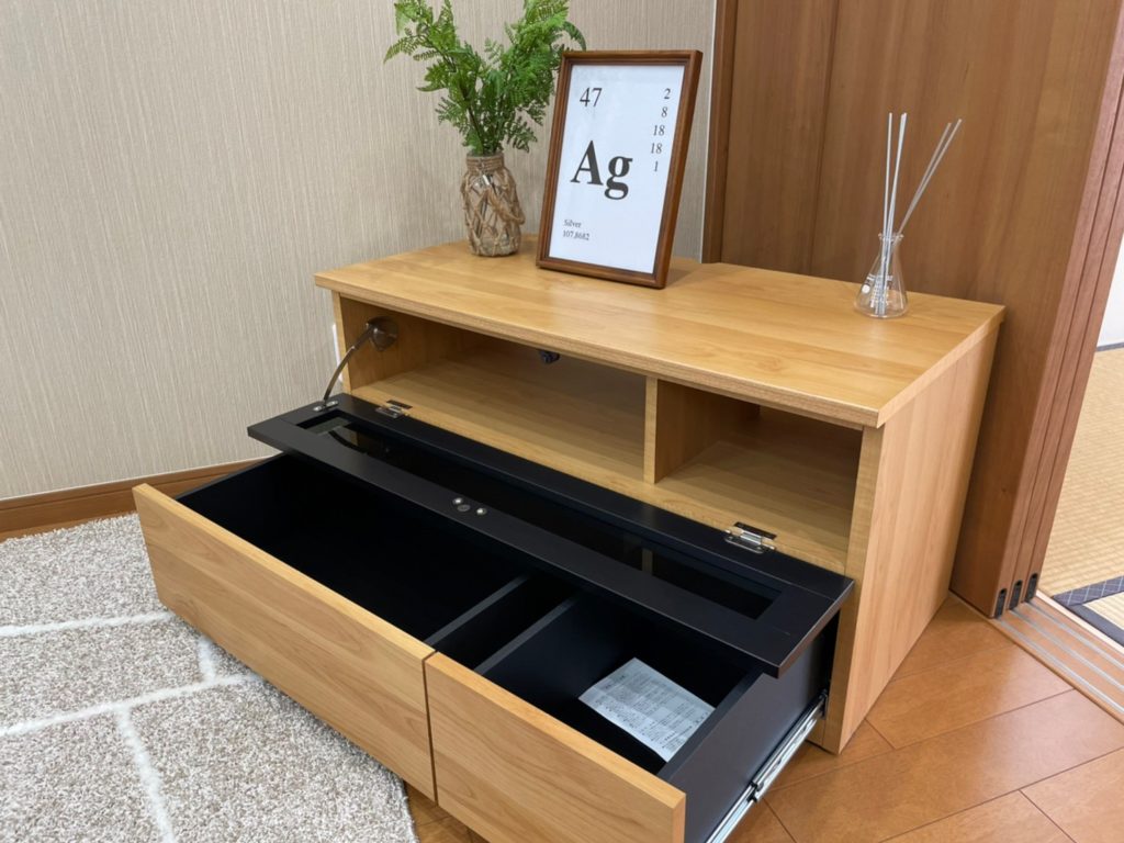 たっぷり容量のTVボード。(内装) たっぷり容量のTVボード。(内装)