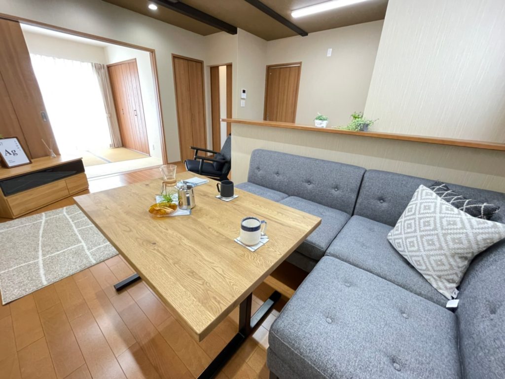 ごろごろしながらTVが見れるダイニングソファー♪(居間) ごろごろしながらTVが見れるダイニングソファー♪(居間)