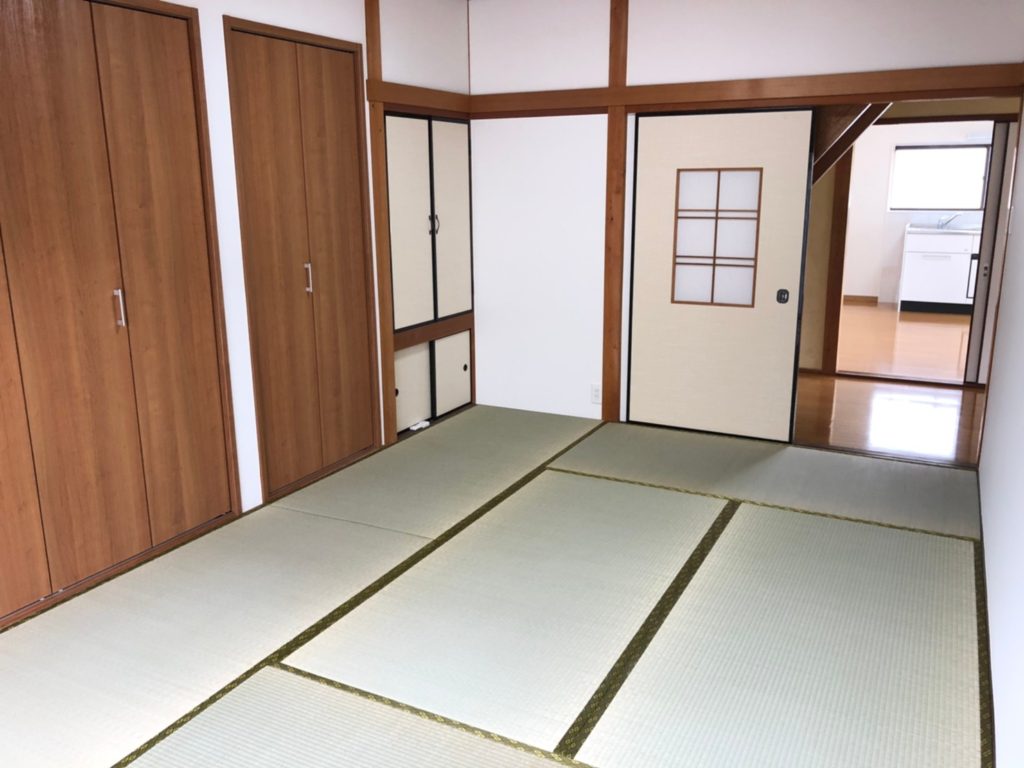 1階に和室が二部屋。老後は1階だけでも暮らせそうです。 1階に和室が二部屋。老後は1階だけでも暮らせそうです。