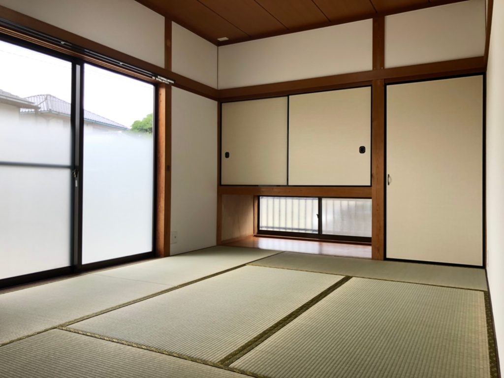 窓が大きくて明るい和室。 窓が大きくて明るい和室。