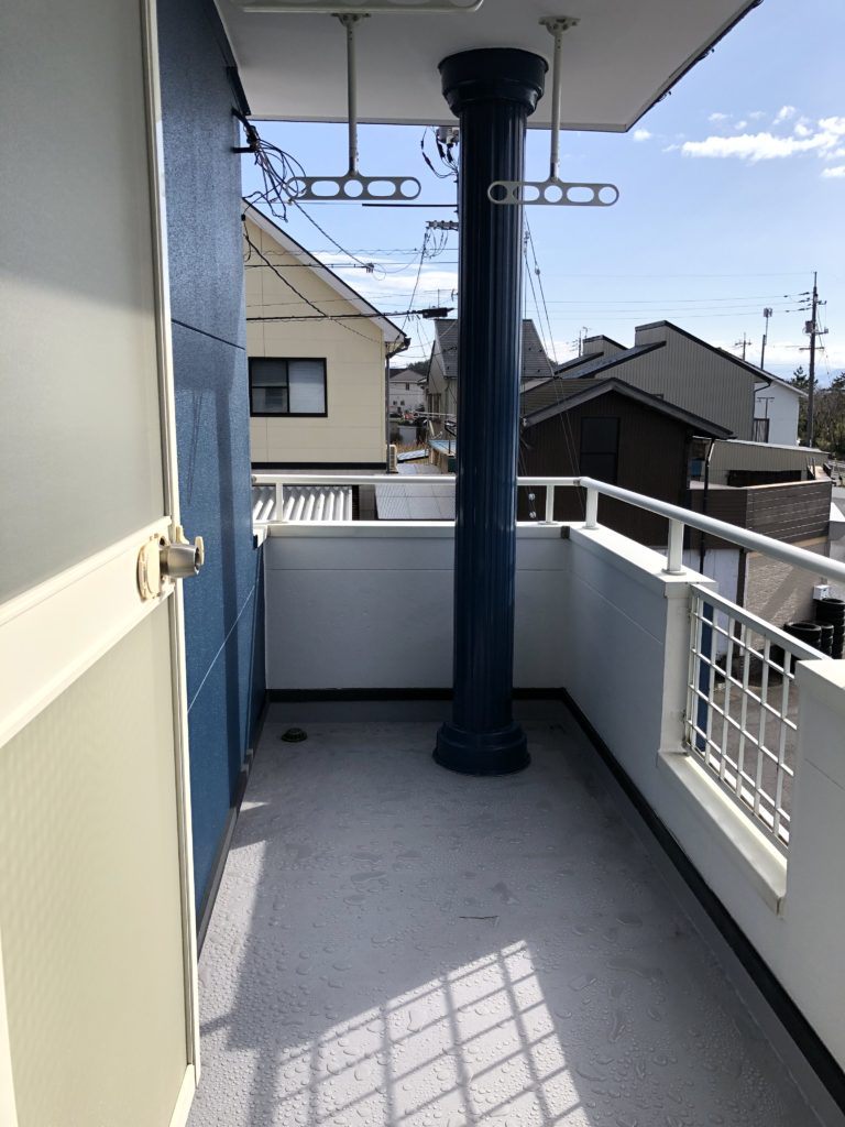 南西向きの陽当たり良好バルコニー!たくさん干せる様に物干しを2本設置できる様にしました! 南西向きの陽当たり良好バルコニー!たくさん干せる様に物干しを2本設置できる様にしました!