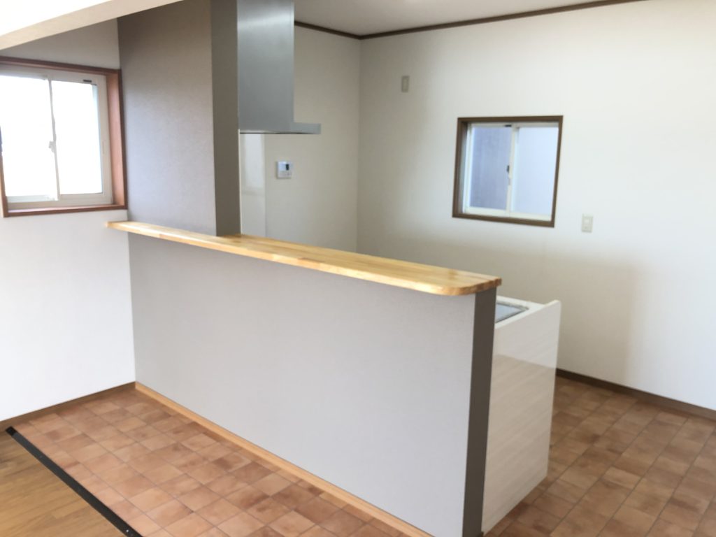 キッチンカウンターを新設しました!床もクロスも張り替え済み☆(キッチン) キッチンカウンターを新設しました!床もクロスも張り替え済み☆(キッチン)