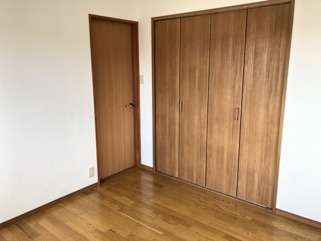 2階洋室。建具新調しました!(子供部屋) 2階洋室。建具新調しました!(子供部屋)