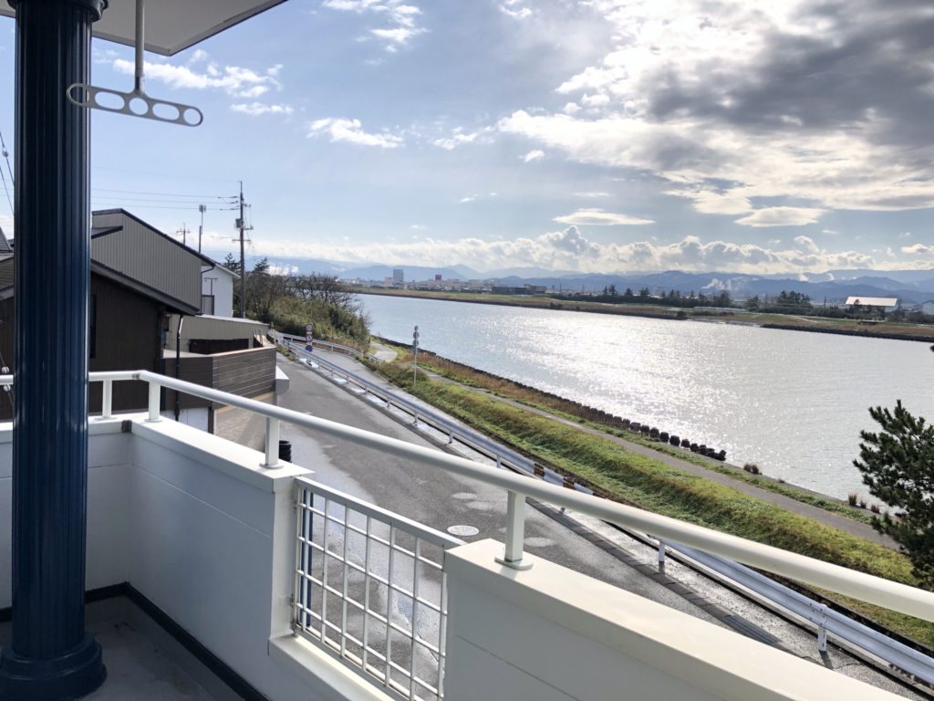 バルコニーからの景色も爽やかすぎです!! バルコニーからの景色も爽やかすぎです!!