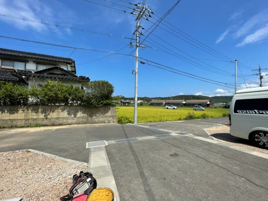 敷地内より撮影。田んぼや公園が見えるのどかな雰囲気です♪ 敷地内より撮影。田んぼや公園が見えるのどかな雰囲気です♪
