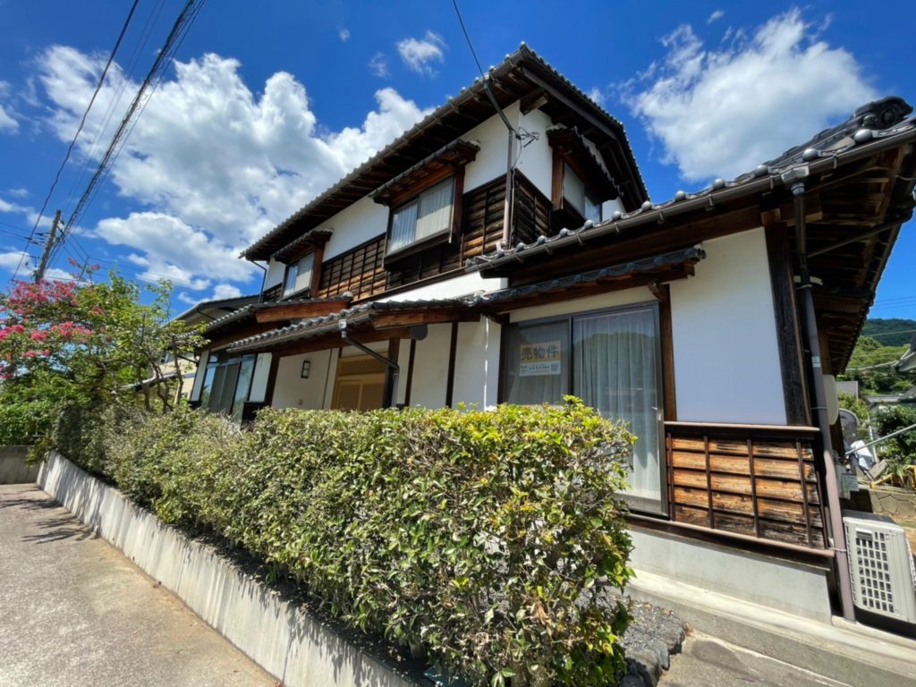 外壁の木は焼き杉板です♪かっこいいです♪ 外壁の木は焼き杉板です♪かっこいいです♪